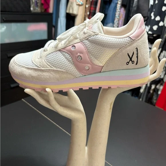 Saucony Pink and White Women's Sneakers *HAIRSTYLIST* - Picture 1 of 7
